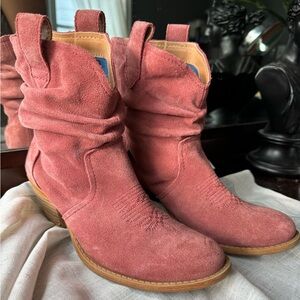 Dingo Women’s Jackpot Western Slouch Blush Suede Booties DI 132 - Size 6.5M
